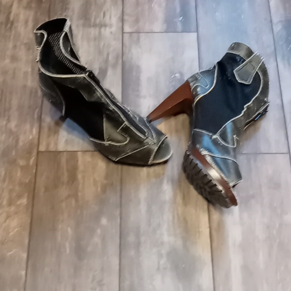 Peep toe heels - Picture 1 of 1